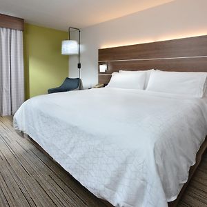 Standard King Room Mobility Accessible Tub